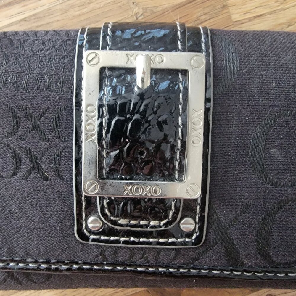 XOXO brown trifold wallet with silver buckle hardware - Picture 3 of 13
